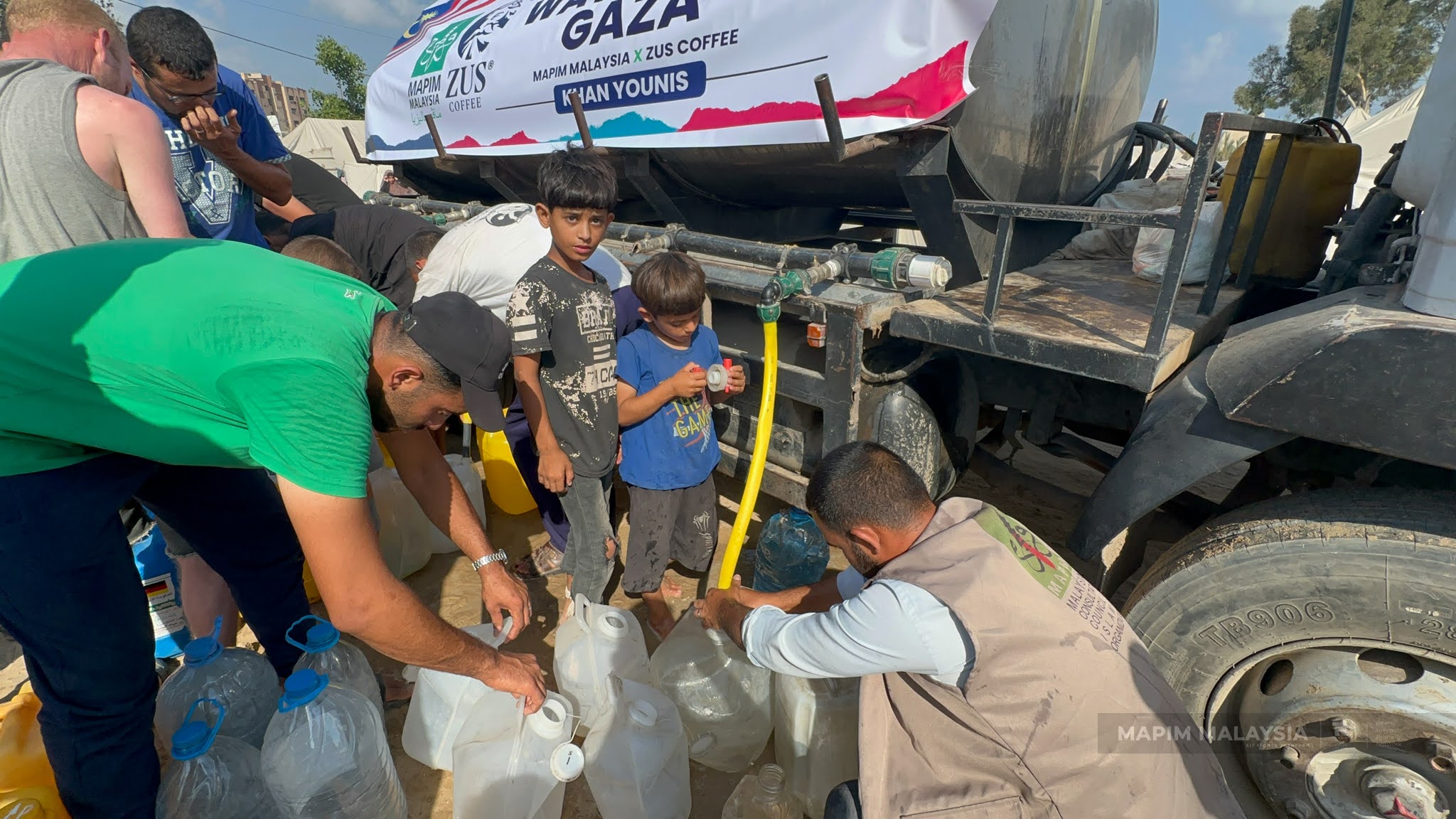 Water & Hot Meals for Gaza 10